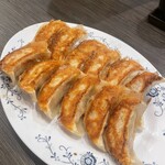 餃子酒飯 大阪王 - 極旨餃子　焼き具合　具の多さ　速さ　ピカイチ