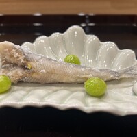 日本料理 珀也 - メヒカリと新銀杏の唐揚げ