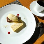 オチガビ - 食後のデザートまだしっかりいただいてごちそうさま