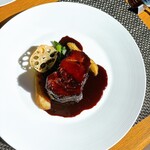 オチガビ - 余市麦豚のプルーンと赤ワイン煮