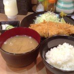 ロマンシング とんかつキッチン たぐ - ロースカツ定食800円