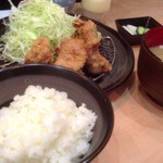 ロマンシング とんかつキッチン たぐ - 唐揚げ定食700円