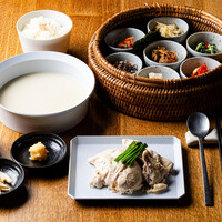 参鶏白飯≪サムゲペッパン‐北朝鮮式参鶏湯≫