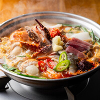 ケジャンヘムルタン（渡り蟹と海鮮の辛味鍋）