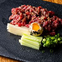 特上黒毛和牛の炙りユッケ