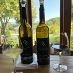 オチガビワイナリー - ピノ・グリと6種のぶどうから作られるキュヴェ・カベルネ