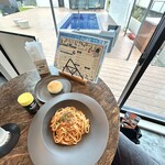 コンテナカフェ - カニのトマトクリームソースパスタ(パン付き)