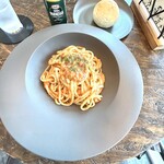 コンテナカフェ - カニのトマトクリームソースパスタ(パン付き)