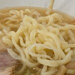 食堂 はせ川 - 中太麺がスープに絡む