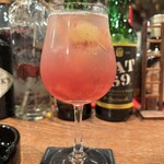 ビーグラッド - アマレットと葡萄のカクテル