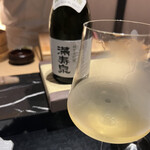 大工町 鮨人 はなれ - 満寿泉　25年もの。　どう思います？（ウゼェ笑）　なんともフレッシュで、それでいて奥深い…。