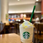 スターバックス・コーヒー - ドリンク写真:店内グラスの『洋なし生キャラメルフラペチーノ』