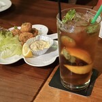 アイリッシュパブ ザ クルーラカーン - ピムズ（ソーダ割り）とマッシュルームフライ