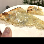 石窯ピザ ステッラ - ナポリタイプの生地をのばして薄くしてる生地なので、これがナポリではなく、ミラノ生地だったら、わたくしGorgōn追求5.0にいきついちゃいます〜　byまみこまみこ