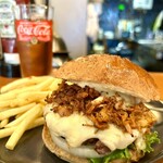 髙橋バーガー - プルドポークバーガー TPモッツァレラ、鹿肉パティ