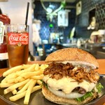 髙橋バーガー - プルドポークバーガー TPモッツァレラ、鹿肉パティ