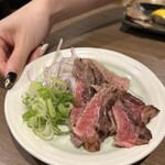 酒と鮪の旨い店 酒交場モヒ - 本マグロほほ肉のタタキ