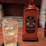 エムズ バー アンド カッフェ - 