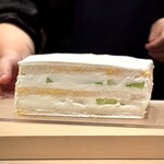 蒼菓 - 『デセール⑦』
      
      ・天使音マスクメロンのショートケーキ
      
      お持ち帰りは難しいほどの水分量で仕立て