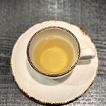 蒼菓 - 『お口直し』
      
      ・雪室で三年間熟成させたキタアカリのコンソメ
      
      白神山地の超軟水とフランスの塩だけで、ジャガイモ1kgから300ccのコンソメを抽出。