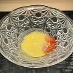 蒼菓 - 『デセール①』
      
      上から、
      ・オパリーヌ（＝極薄の飴細工）
      ・トマトのコンポート
      ・トマトのクリアシート
      ・岐阜県産 おひさまコーン(とうもろこし)のムース