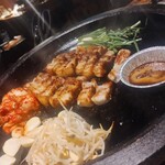 サムギョプサル×鍋×韓国料理 OKOGE - 表面カリっと焼けていて食欲が増す!