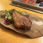 大衆ビストロ D×D - ラムチョップ骨付きロース レモンペッパー添え