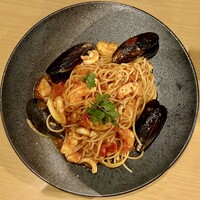 エサカイタリアン オカムー - 魚介の旨味がつまったペスカトーレロッソ（大盛）