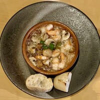 エサカイタリアン オカムー - 海老とマッシュルームのアヒージョ バケット2ヶ付