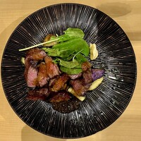 エサカイタリアン オカムー - アンガスプライムビーフハラミ肉57°C13時間低温調理ステーキ