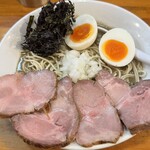 極汁美麺 umami - 地鶏白湯煮干し醤油