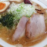 中華そば 朔望 - あおさのりと辛みそが風味を引立てます