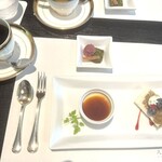 久右衛門邸 - デザートはプリンとシフォンケーキ　　紅芋　オレンジピール　抹茶クッキー　　パプアニューギニアのパウリスタコーヒー