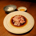 焼肉ホルモンうしごろ - とろけるロース