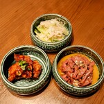 焼肉ホルモンうしごろ - 本日の刺し3種（上ミノ刺、ハツユッケ、センマイ刺し）