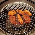 焼肉ホルモンうしごろ 銀座店 - 名物！ホルモン盛り合わせ　辛ダレ
