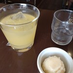 ベーカリーカフェ燦 - りんごジュース　桃シャーベット