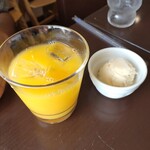 ベーカリーカフェ燦 - オレンジジュース　桃シャーベット
