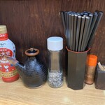 桐半 - 卓上調味料、ごま塩が嬉しい