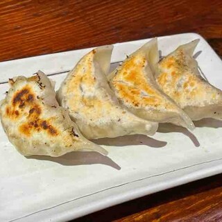 有楽町GYOZA待合室_1