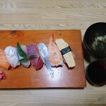 まる乕本店 - 令和7年9月 営業時間(10:00～18:50)
にぎり1人前(お吸い物付)  税込1200円