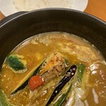 天馬 - 骨付きチキンとたっぷり野菜のスープカレー