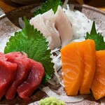 卓上レモンサワー＆ハイボール 焼鳥食べ放題 乾杯500酒場 新橋店 - お造り3種盛り