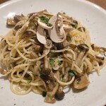 ピッツェリア イル トレコルデ - 6種のキノコのオイルパスタ