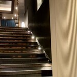 接方来 - 階段にて