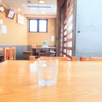 やぶ善 - 座ってすぐに提供してくれる、冷たいお水。