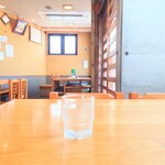 やぶ善 - 玄関周辺の席。