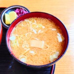 やぶ善 - 大きなお椀に並々と注がれた"お味噌汁"。