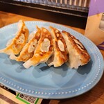 純米濃厚味噌ラーメン つむぎ - ｢焼餃子｣この1皿が、サービス！