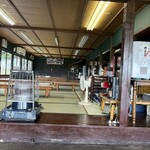 飄禄玉 - しぶい店内、ストーブが出ている　笑